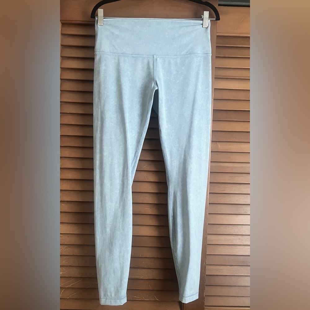 Lululemon wonder under leggings tights excellent condition size 8 discont. blue